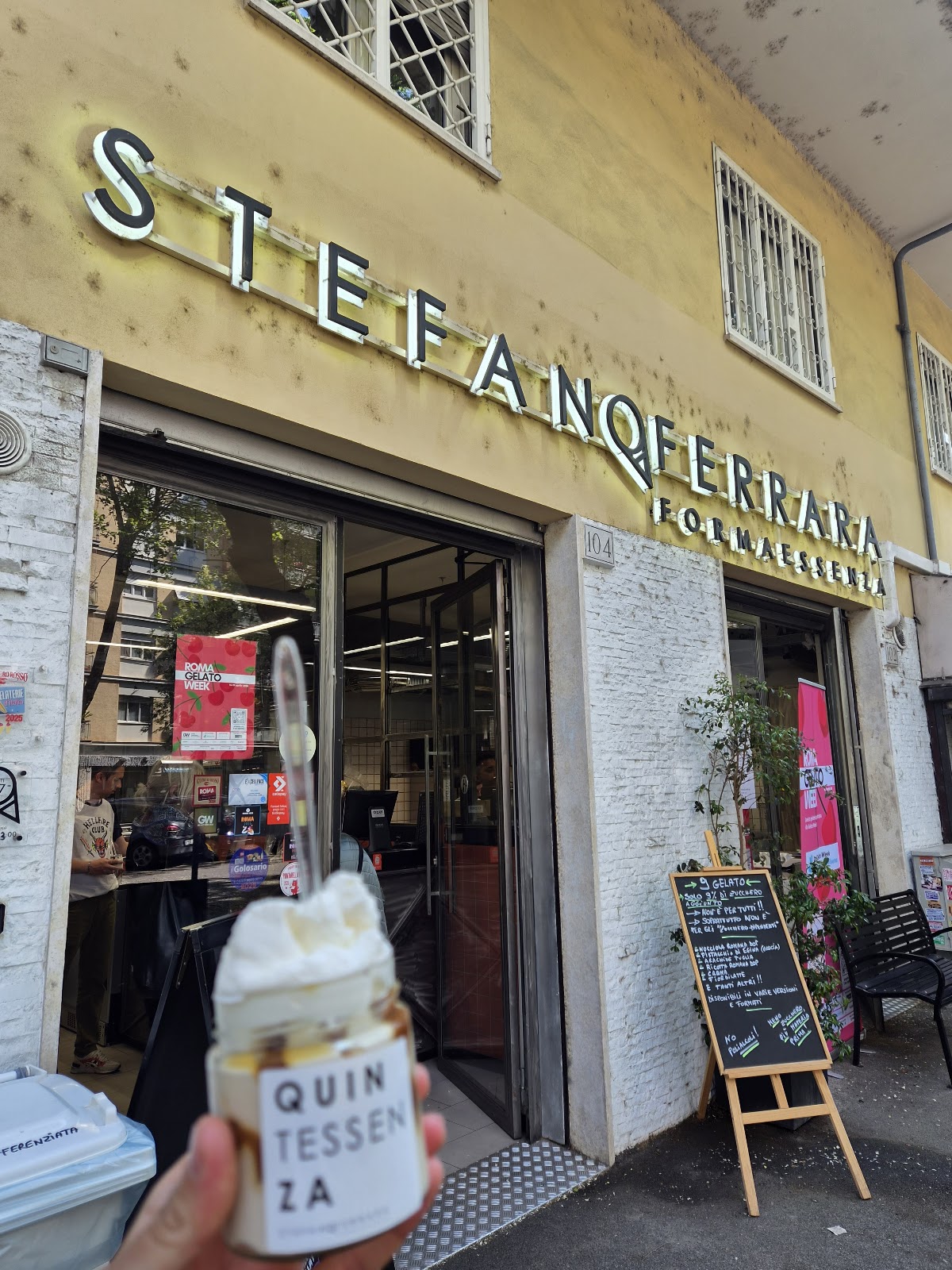 Il vasetto Spiritoso, con la stratificazione visibile e il marchio Stefano Ferrara.
