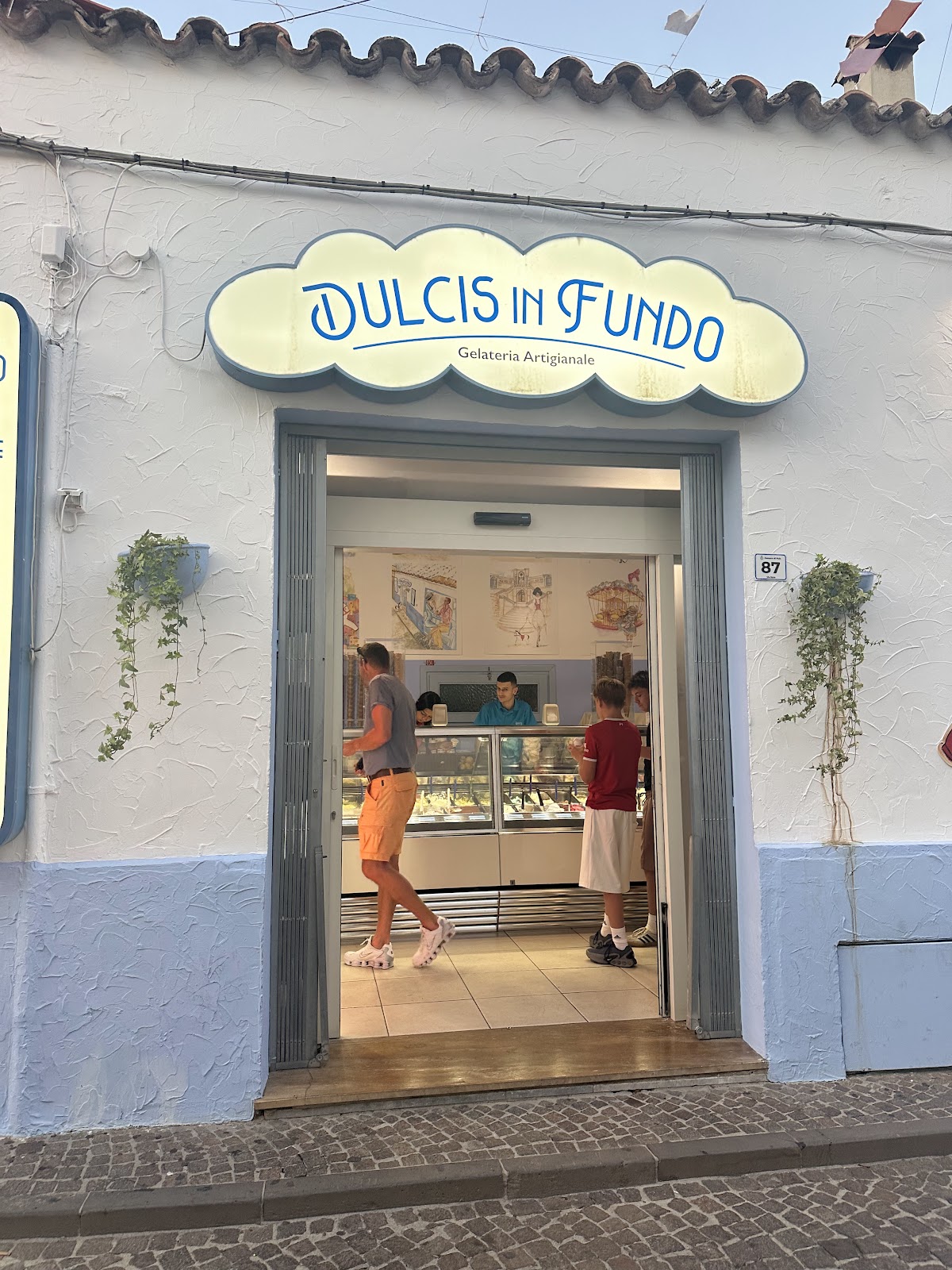 Un dettaglio della vetrina.
