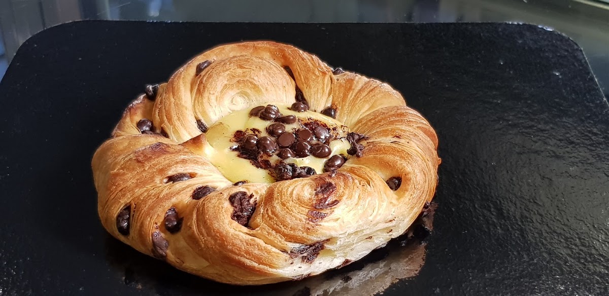 Le vaschette in vetrina.