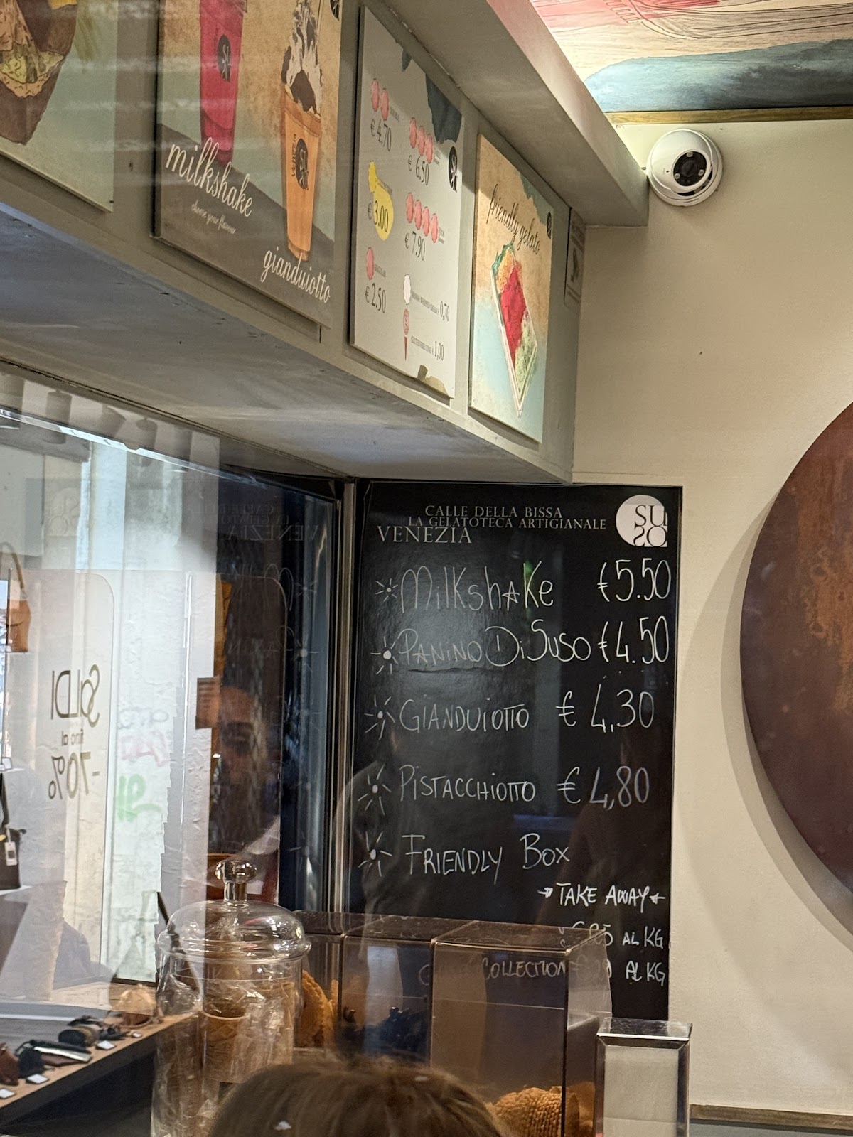 Il locale visto dall'interno.