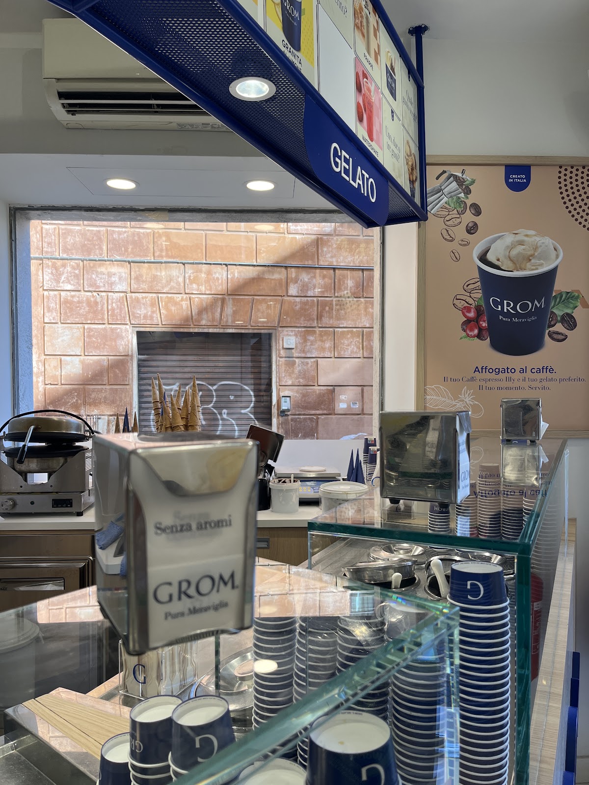 Il locale visto dall'interno.
