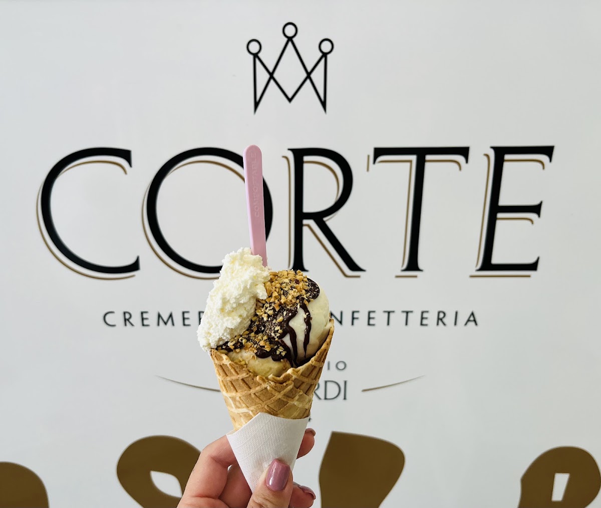 Un dettaglio della vetrina.