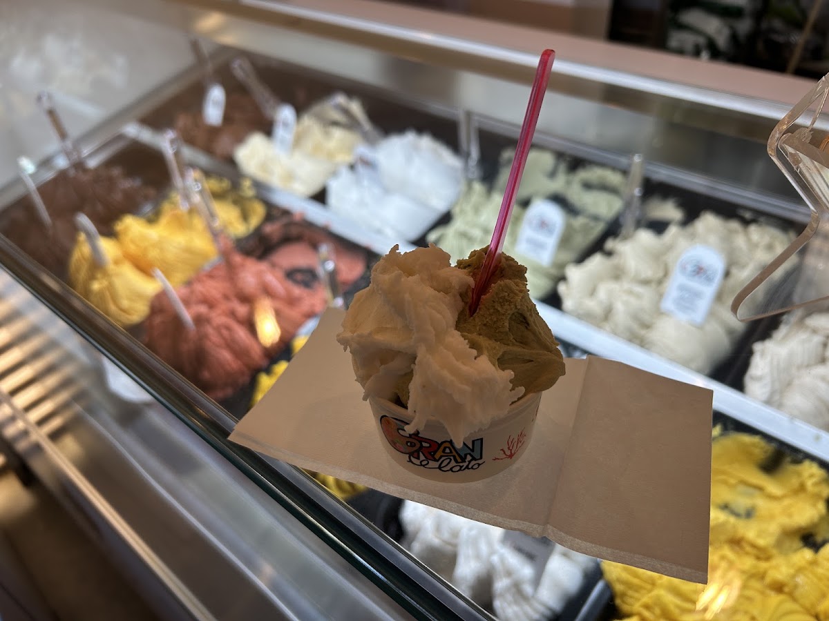 Le vaschette in vetrina.