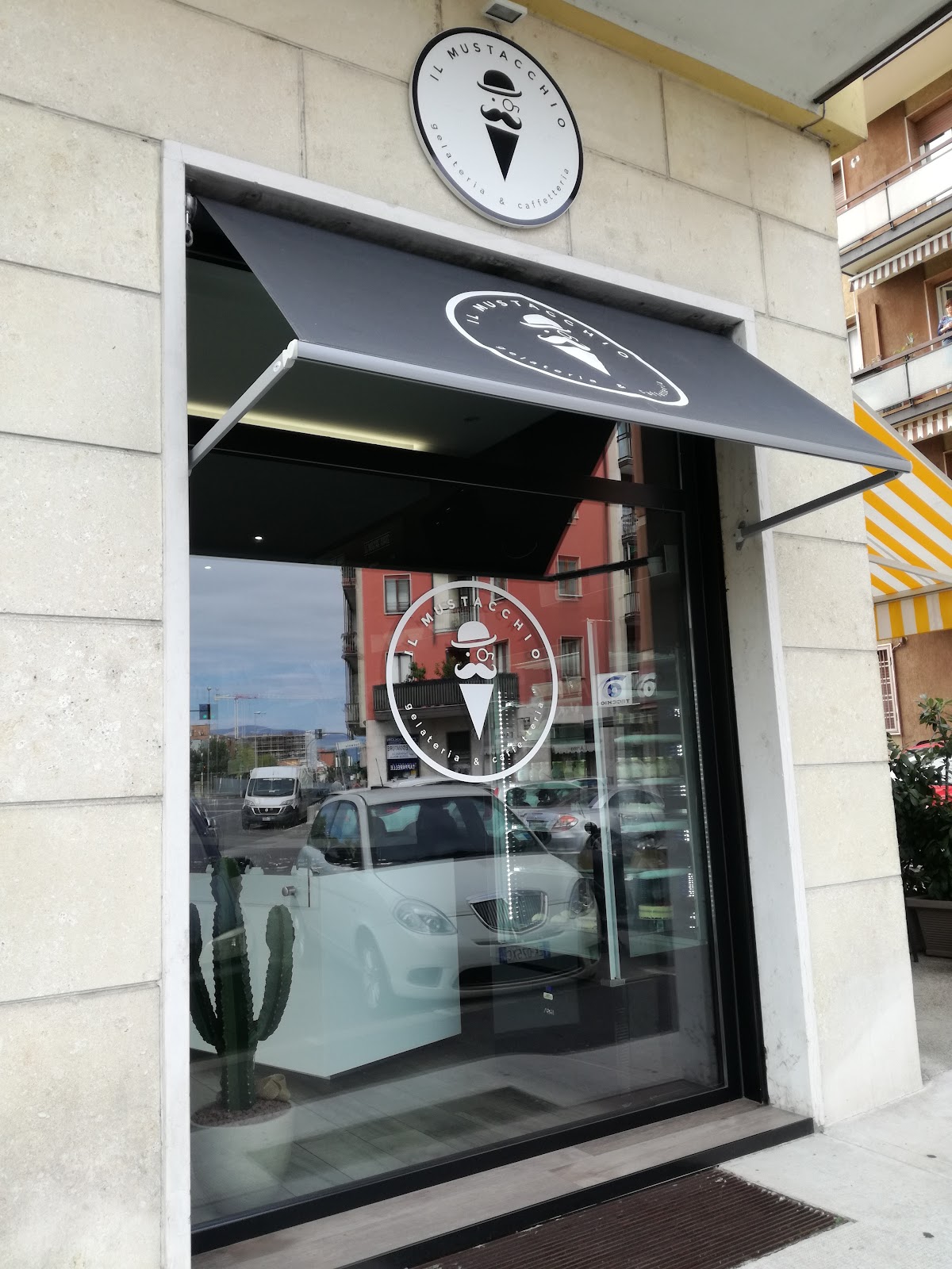 Il locale visto dall'interno.