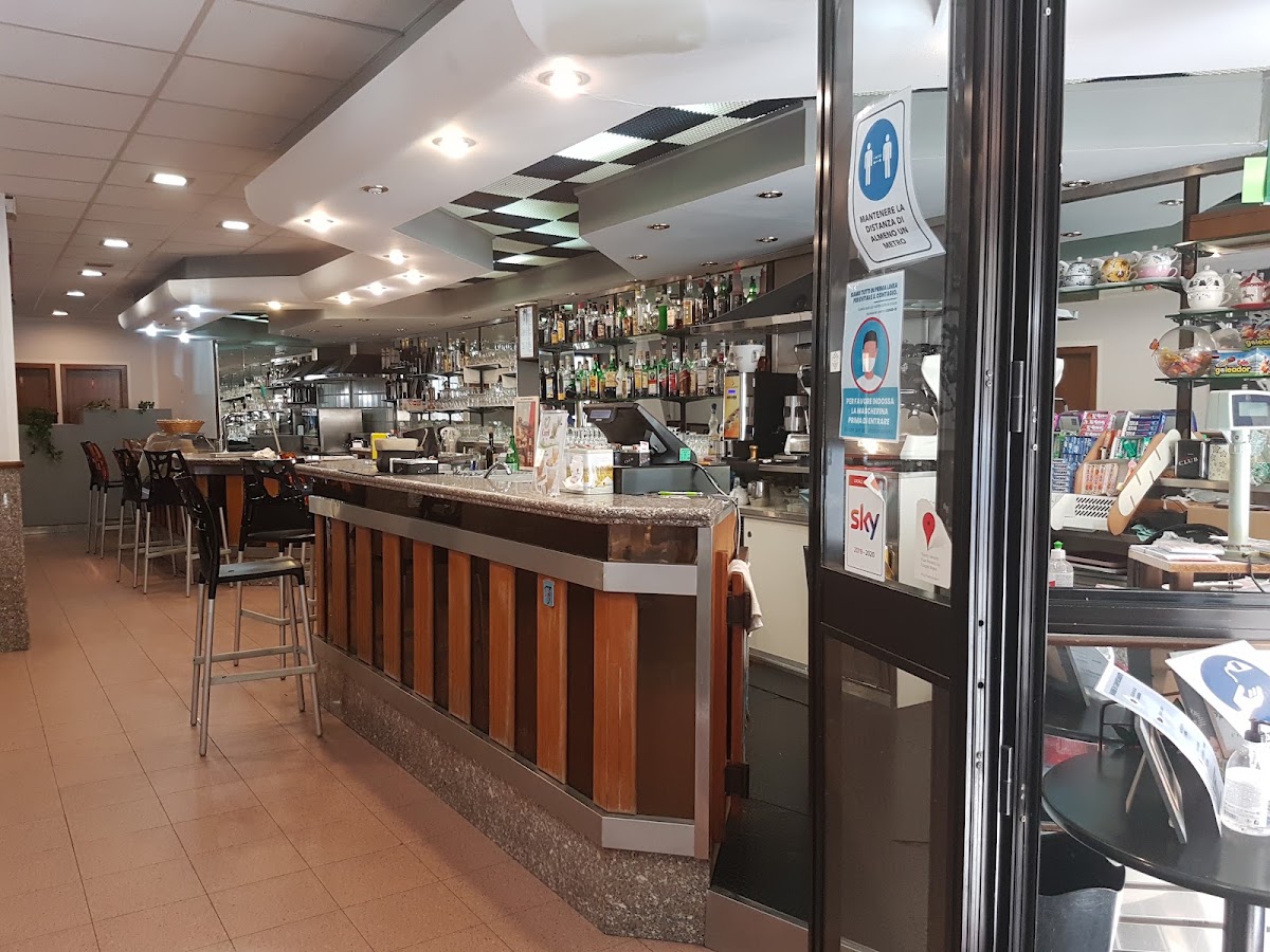 Sini Michelino & C. SNC (Snack Bar Gelateria Caffetteria Sini Michelino - Affittacamere Della Piazza)