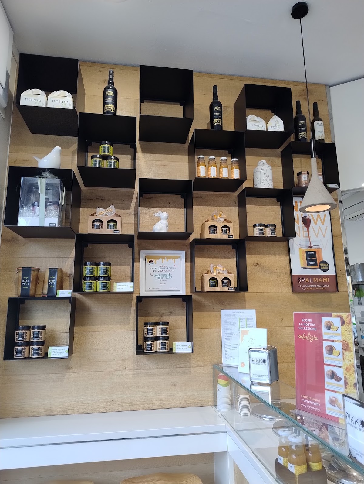 Il locale visto dall'interno.