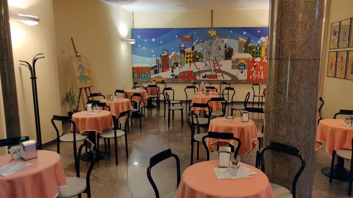 Il banco e la vetrina dei gusti.