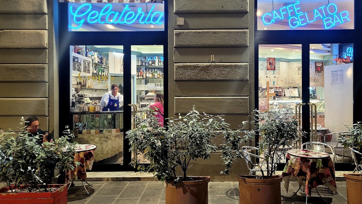 Il banco e la vetrina dei gusti.