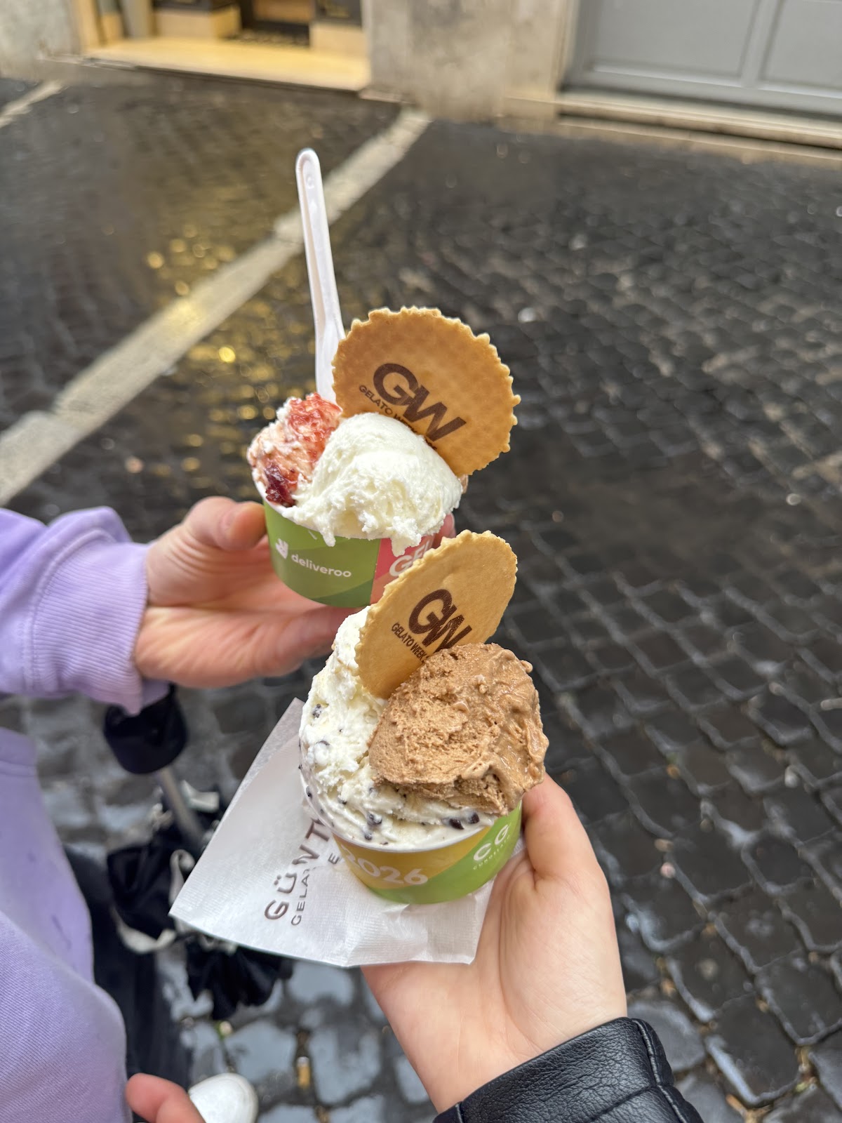 Un dettaglio della vetrina.