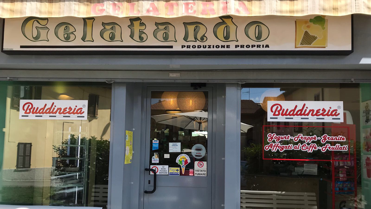 Il banco e la vetrina dei gusti.
