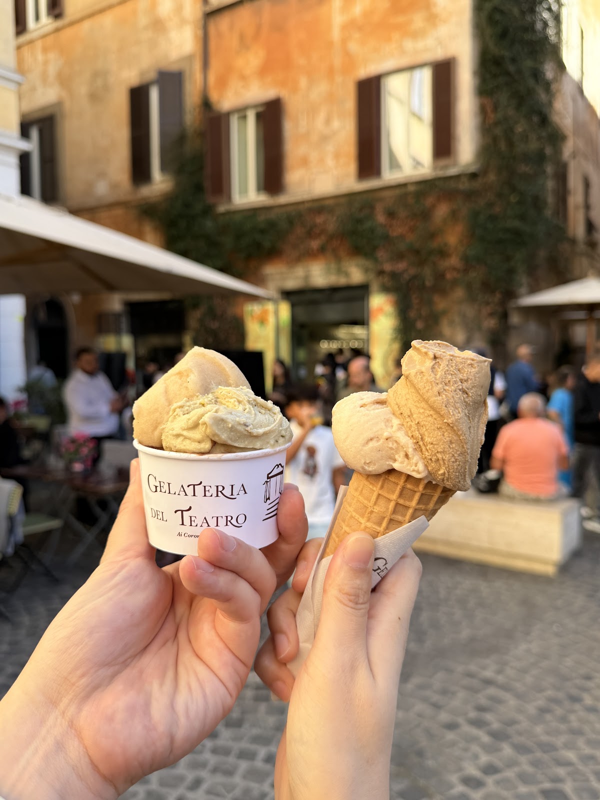 Le vaschette in vetrina.