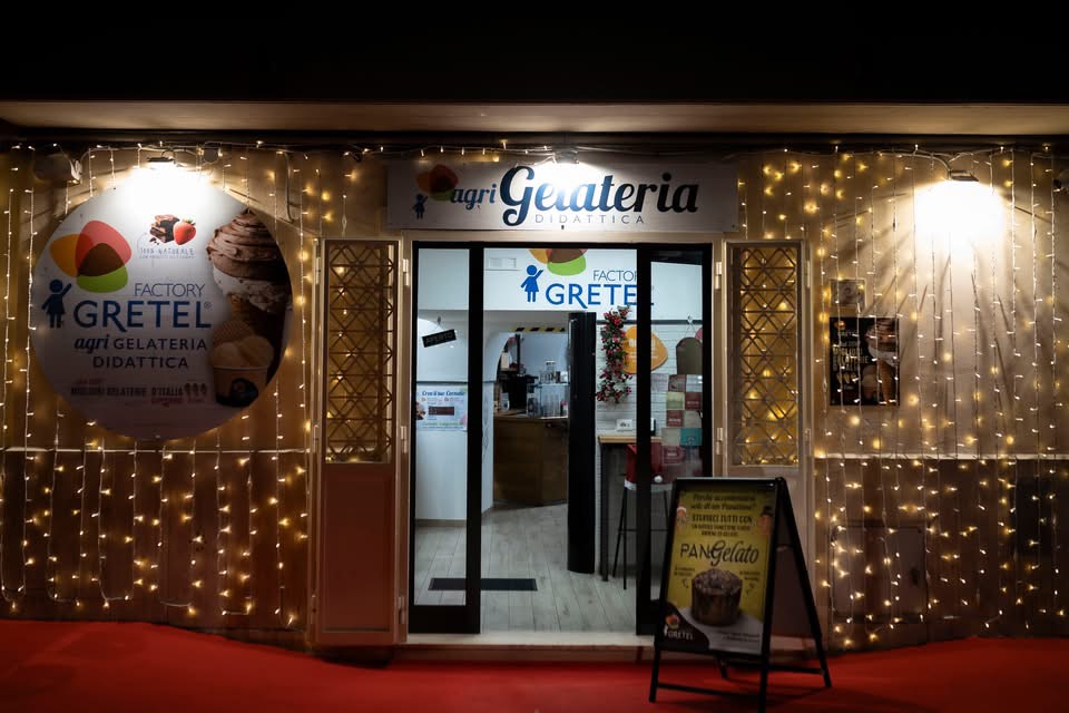 Il banco e la vetrina dei gusti.
