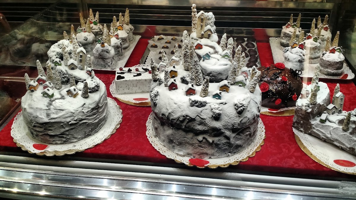 Le vaschette in vetrina.