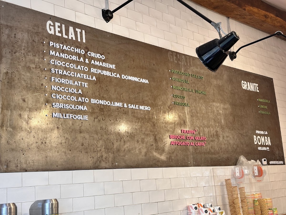 Un dettaglio della vetrina.