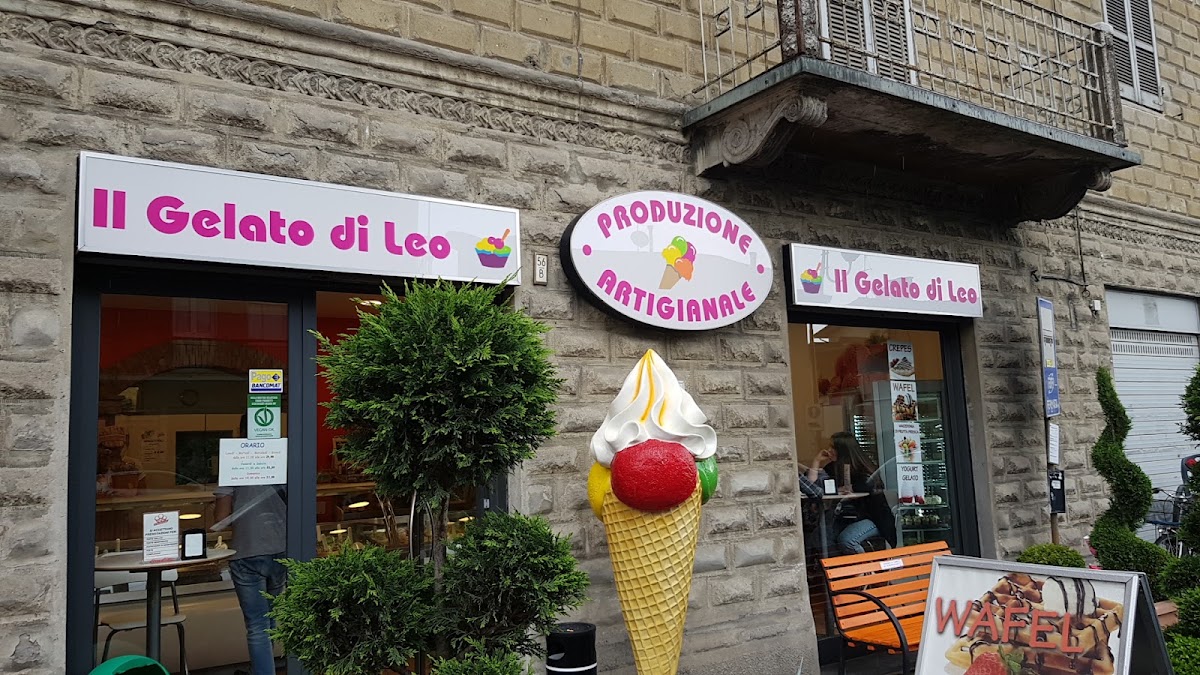 Il banco e la vetrina dei gusti.