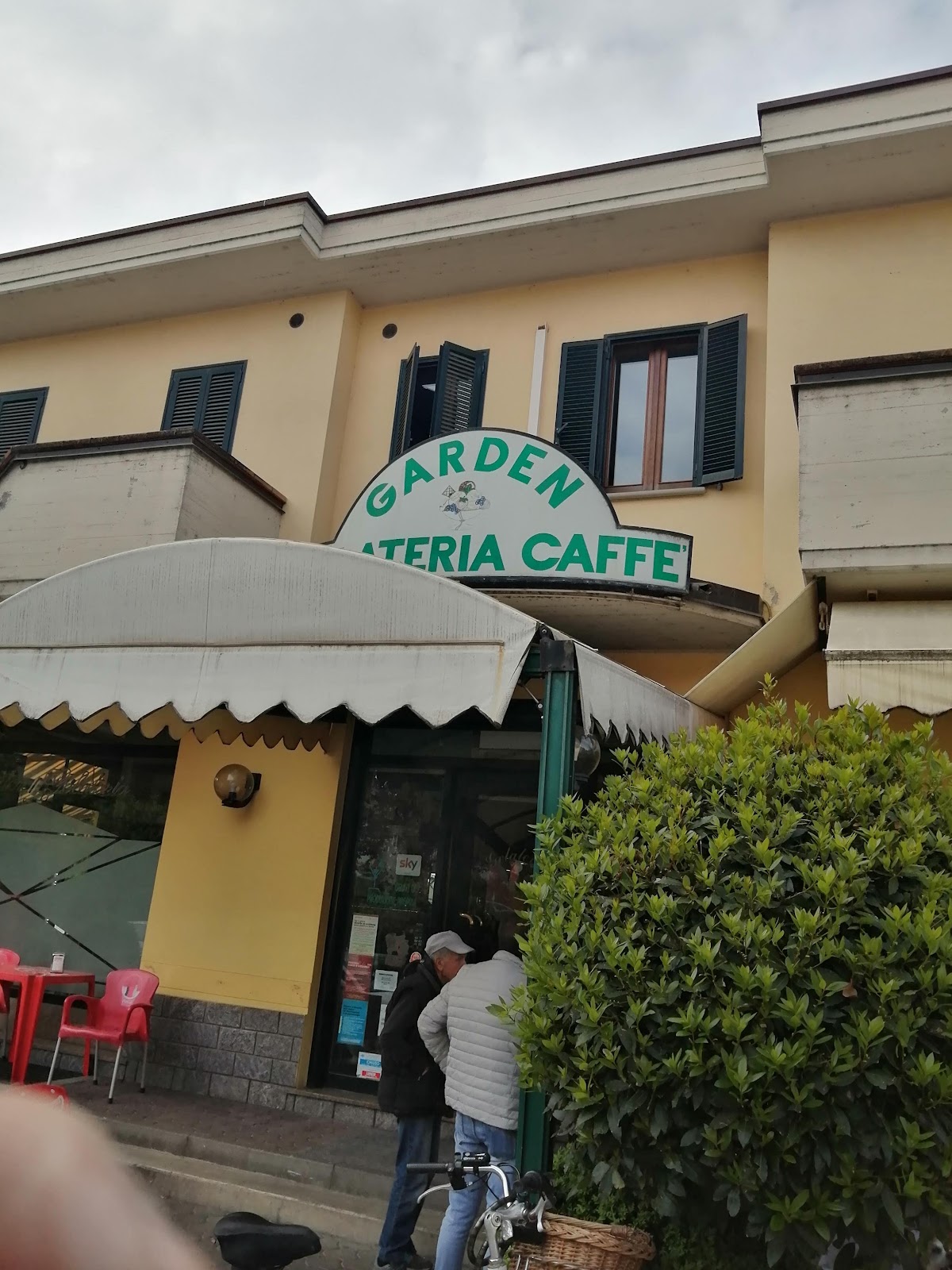 Il banco e la vetrina dei gusti.