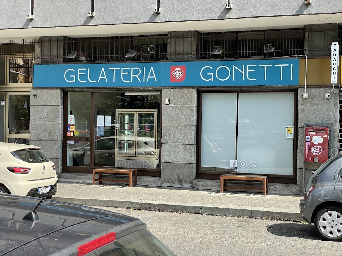 Il banco e la vetrina dei gusti.