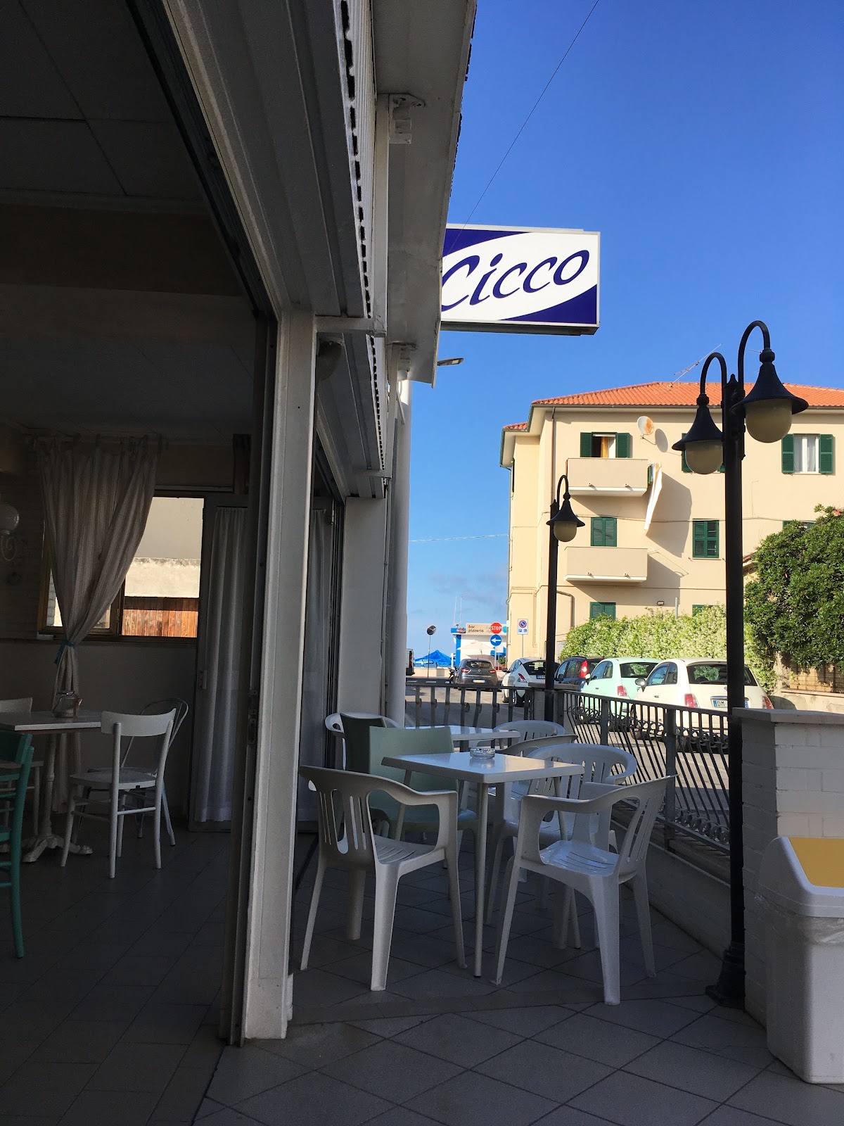 Il banco e la vetrina dei gusti.