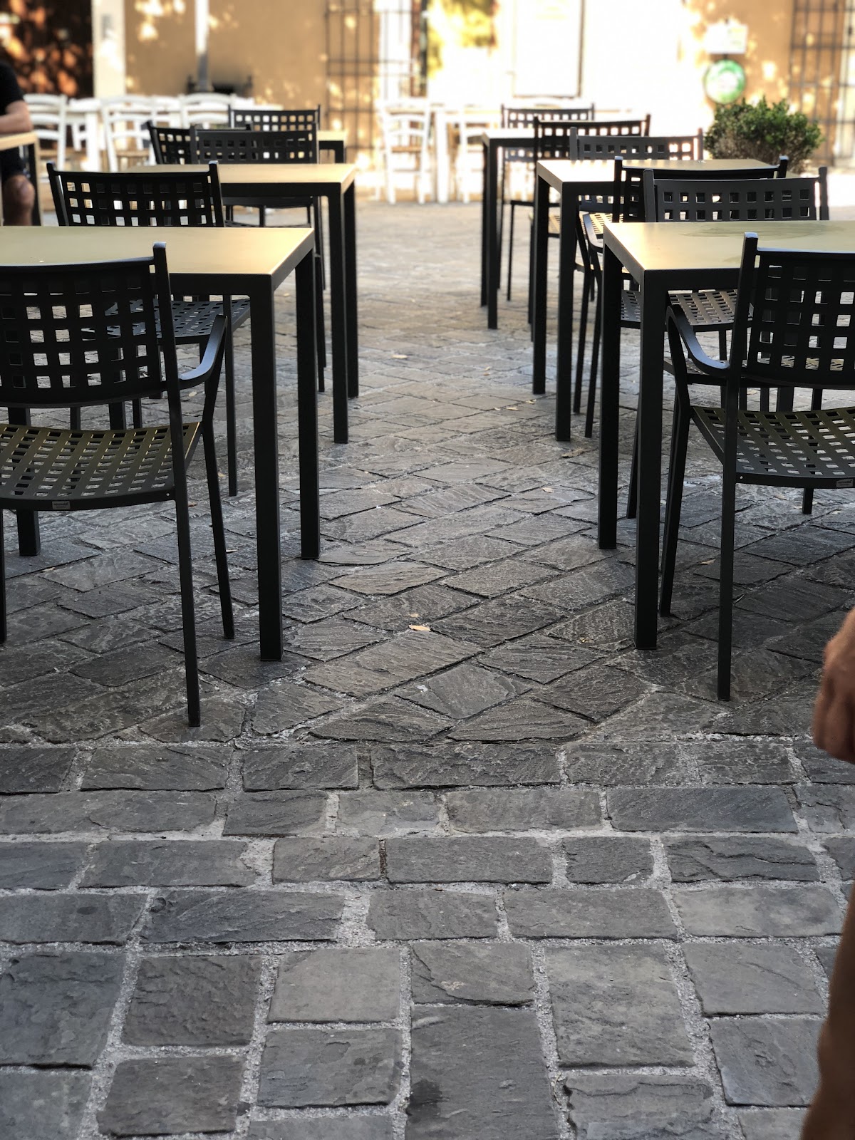 Il banco e la vetrina dei gusti.