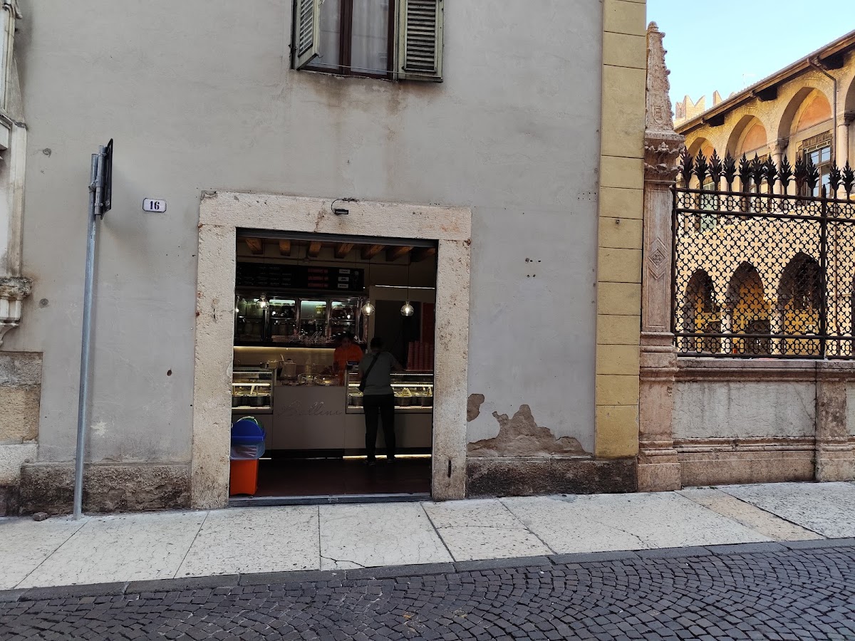 Il locale visto dall'interno.