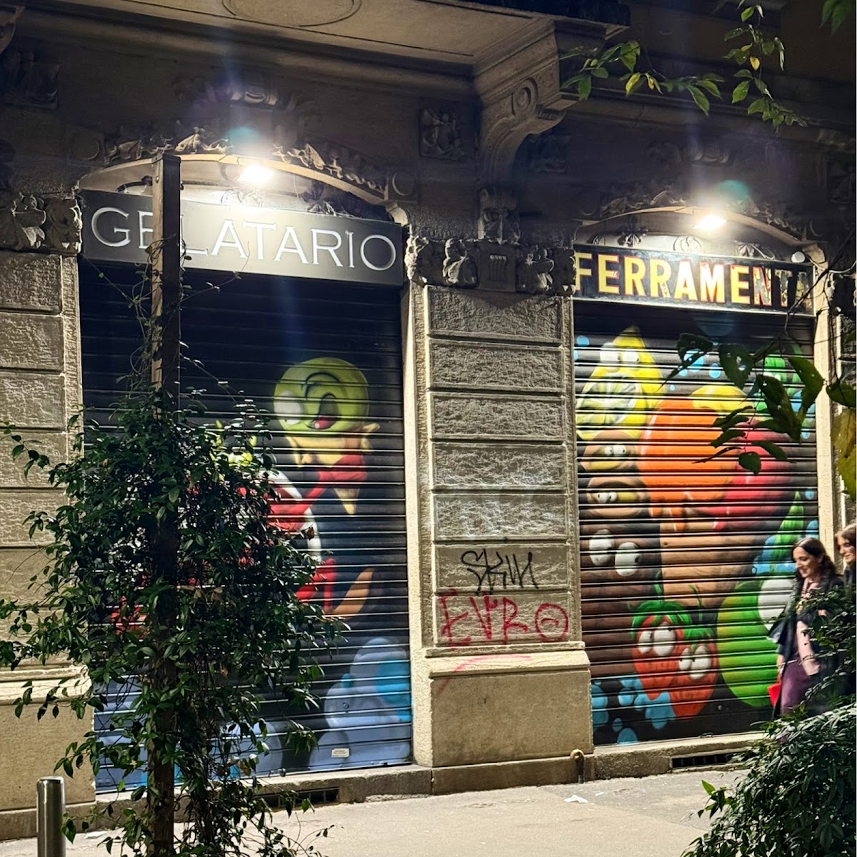 Il banco e la vetrina dei gusti.